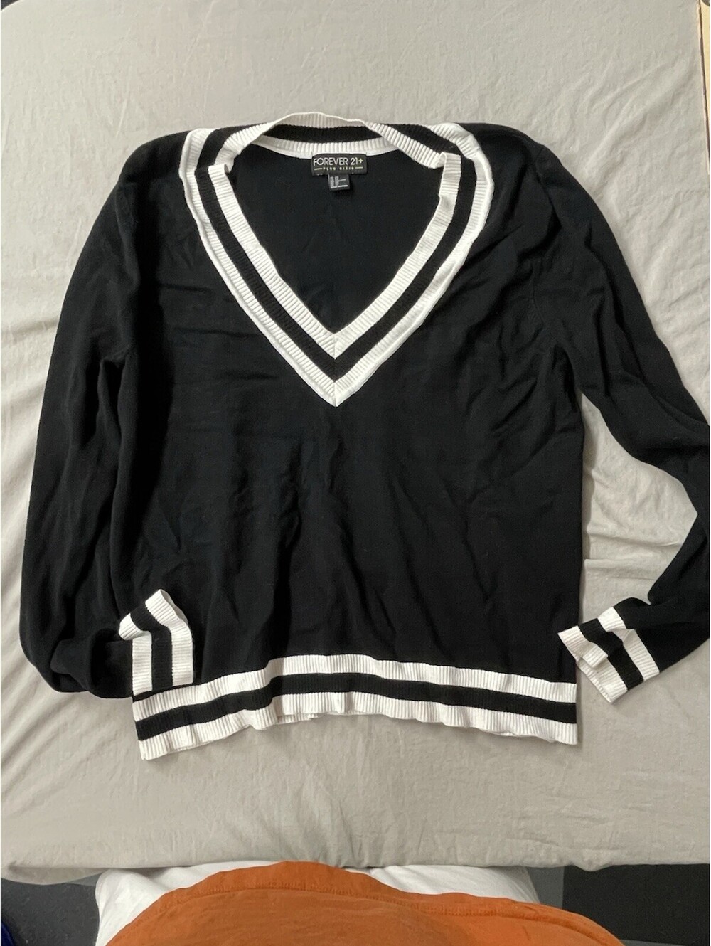 Forever21 Long Sleeve Black And White Vneck Sweater Sz 2X